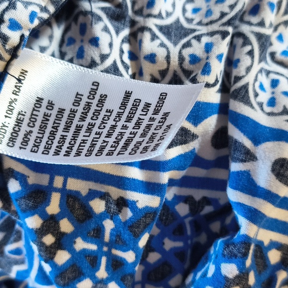 Blue Patterned Women's Top No Size But Fits Like A Large. - Picture 5 of 5